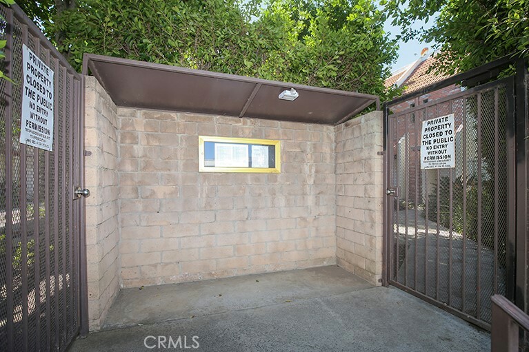 Property Photo: 6540 Hayvenhurst Avenue 16 CA 91406
