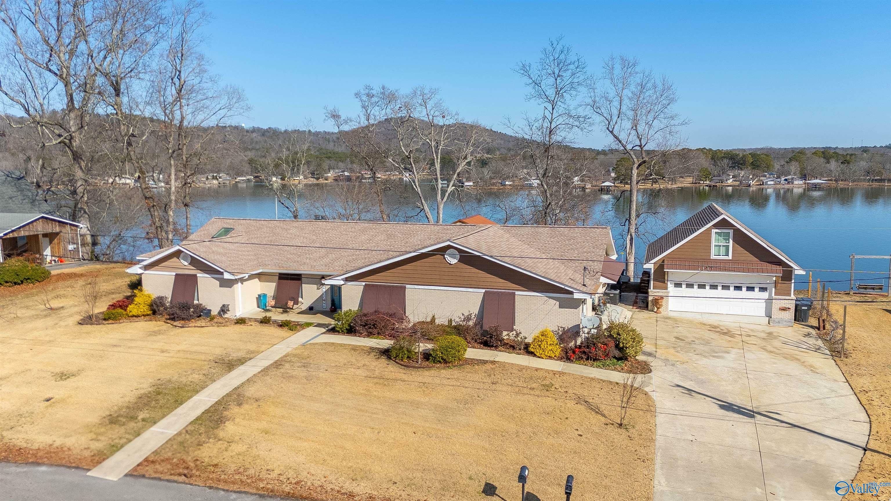 Property Photo: 3754 Lakefront Circle AL 35907