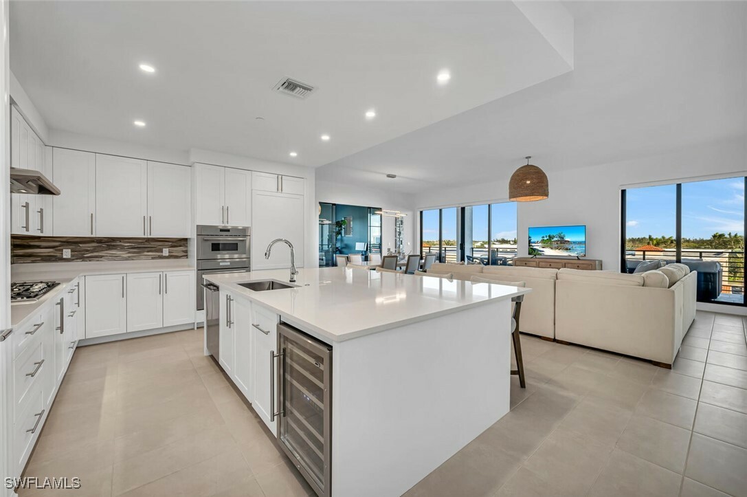 Property Photo: 1125 Central Avenue 565 FL 34102