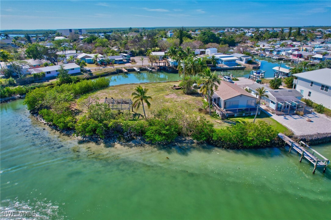 Property Photo:  105 Bayshore Way  FL 34140 