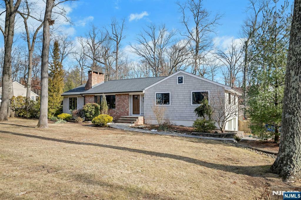 Property Photo:  38 Brookside Terrace  NJ 07006 