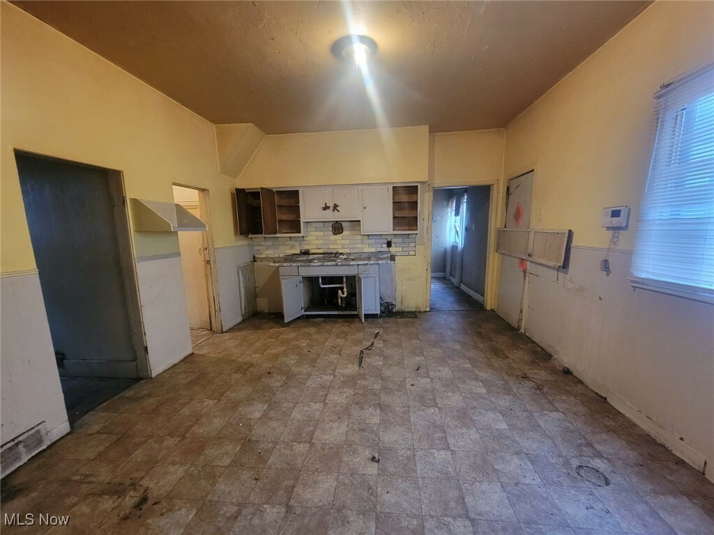 Property Photo: 6825 Fullerton Avenue OH 44105