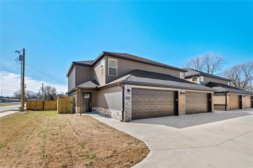 Property Photo:  501 W Arkansas Street  AR 72734