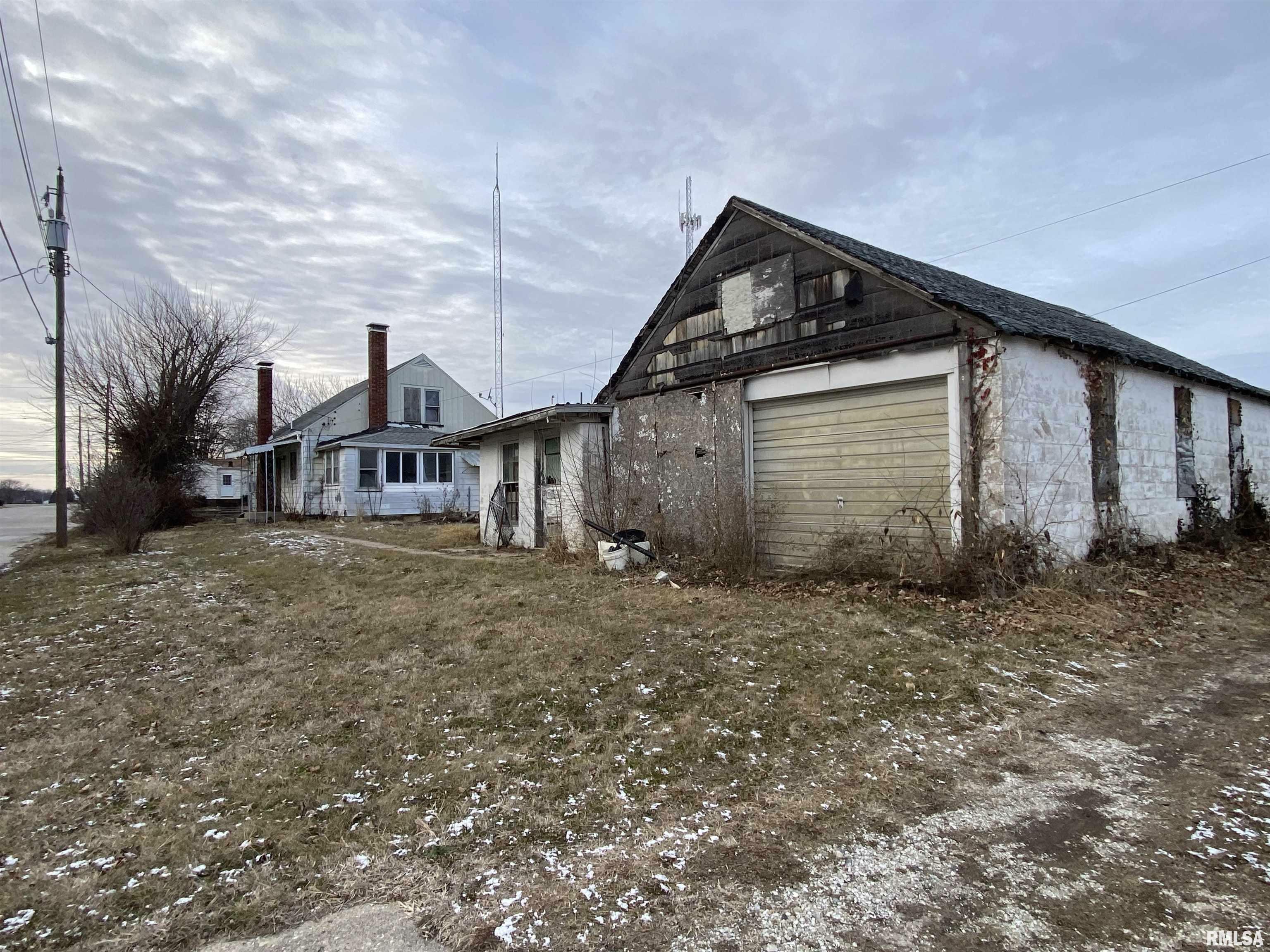 Property Photo:  1045 S 5th Avenue  IL 61520 