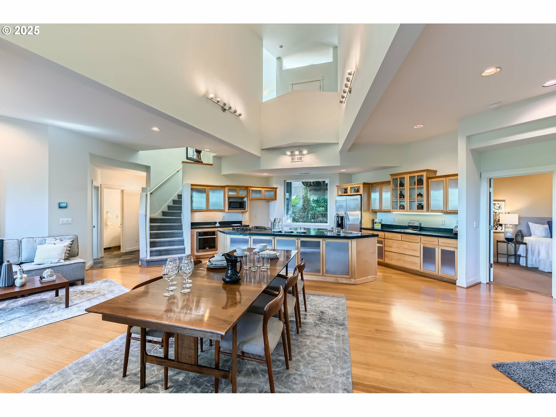 Property Photo:  4300 SW Hewett Blvd  OR 97221 