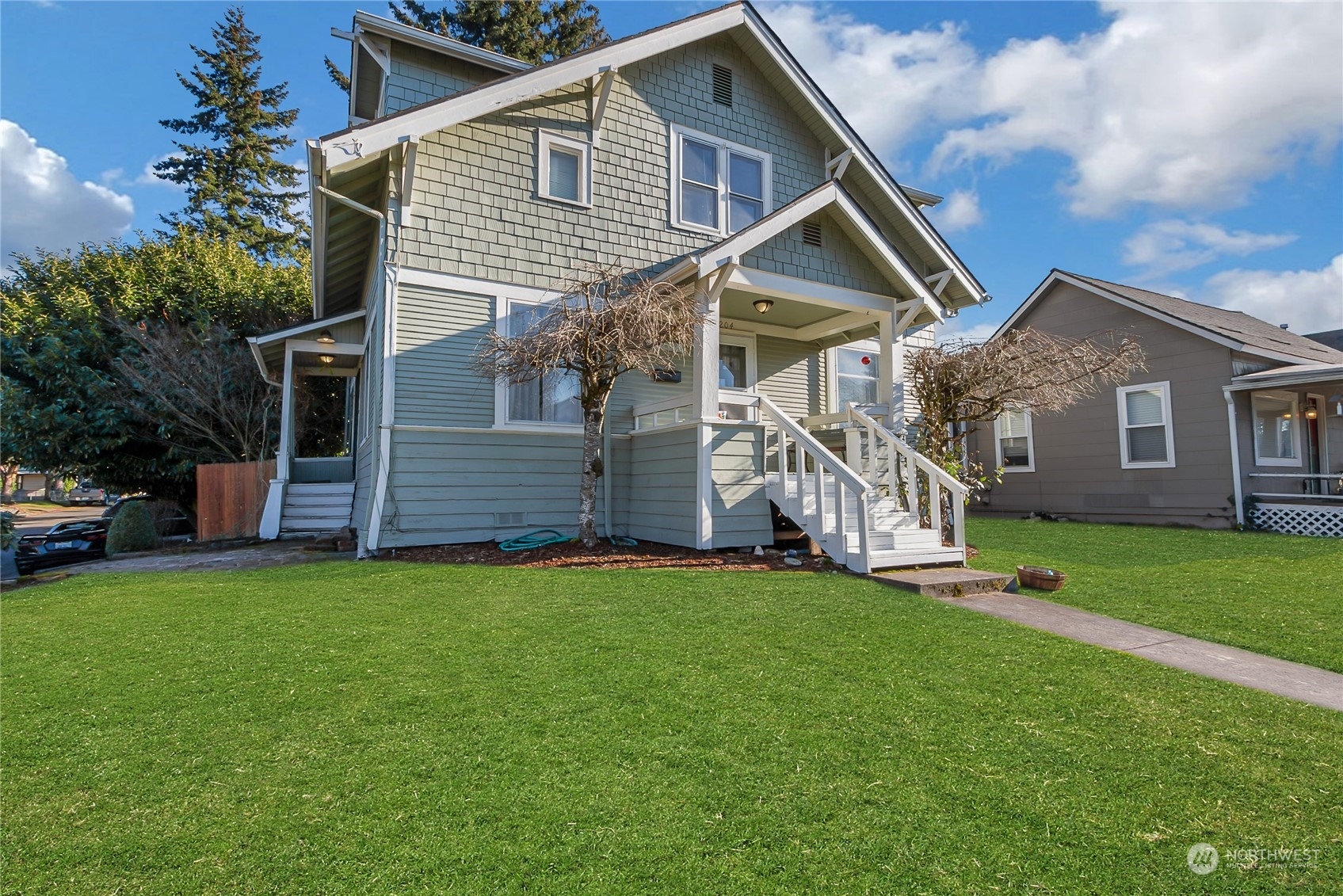 Property Photo:  204  G Street SE  WA 98002 