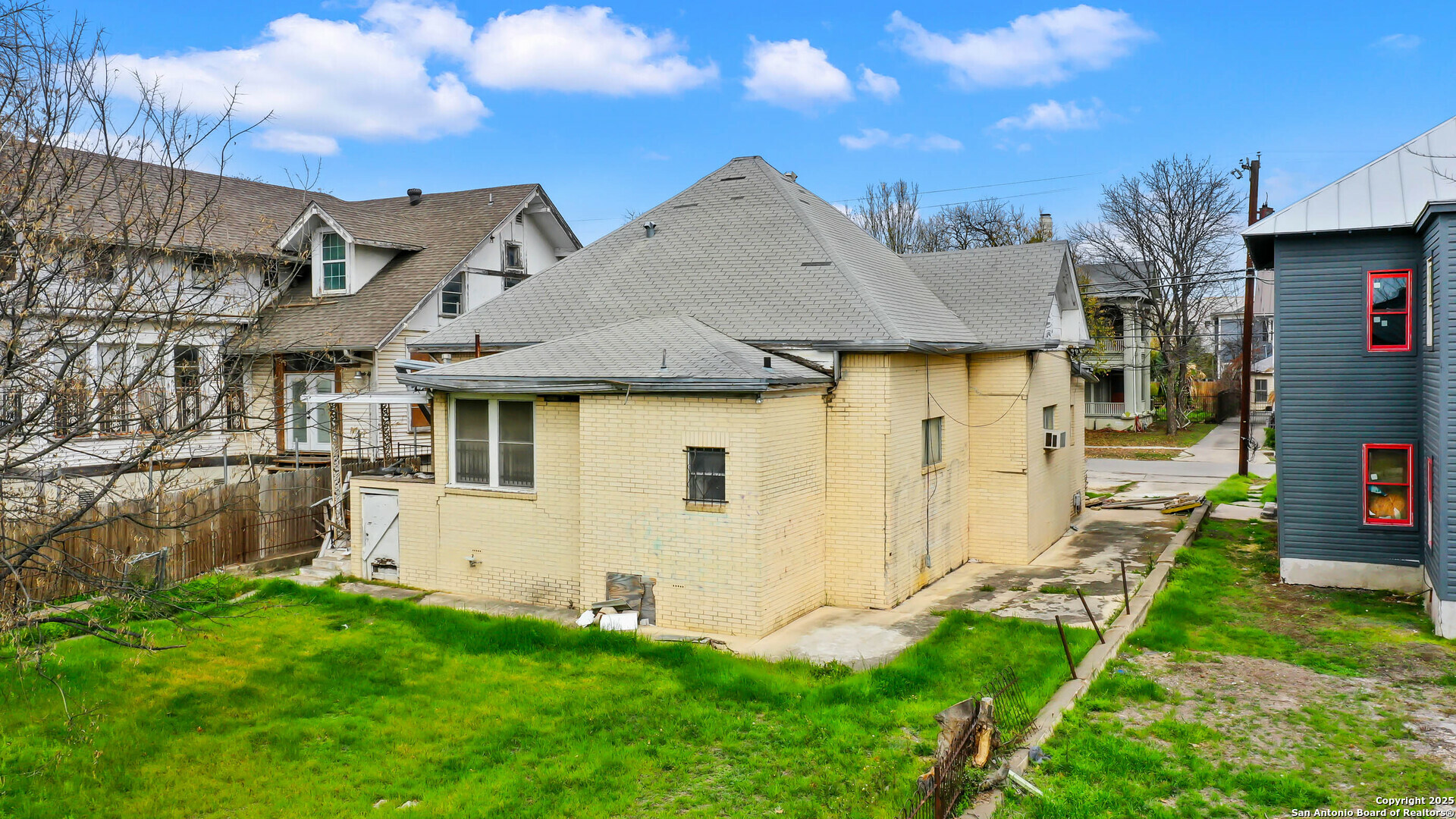 Property Photo:  218 E Park Ave  TX 78212 