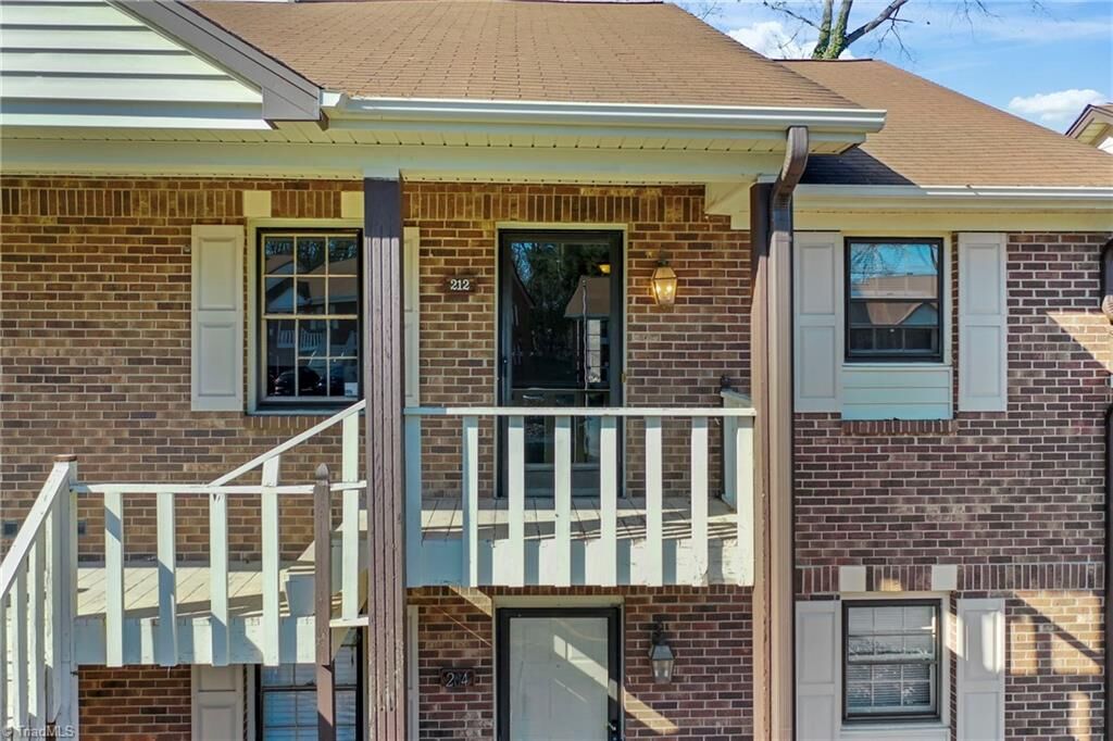 Property Photo:  212 Olde Vineyard Court  NC 27104 