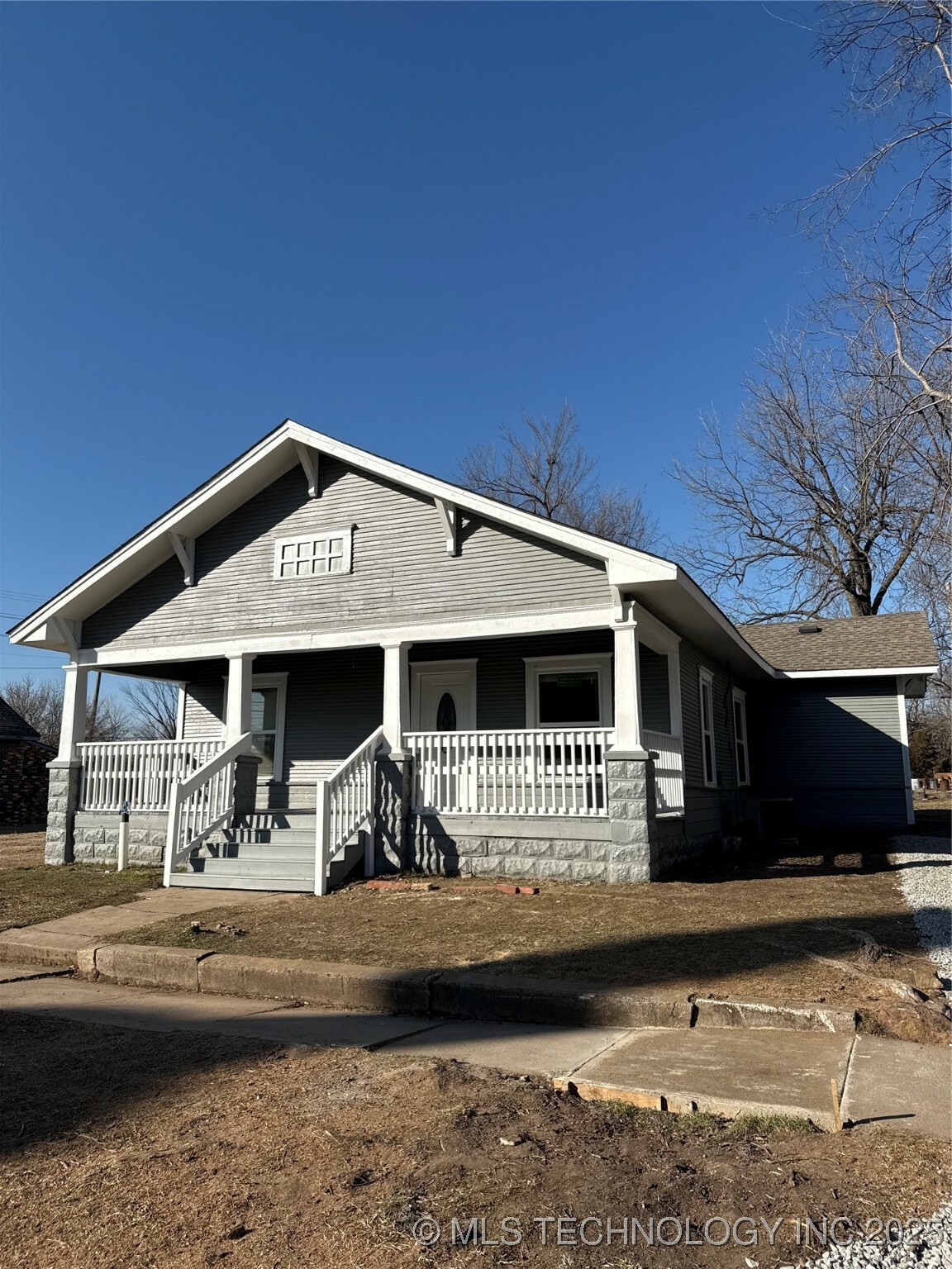 Property Photo:  310 W Maple Street  OK 74023 