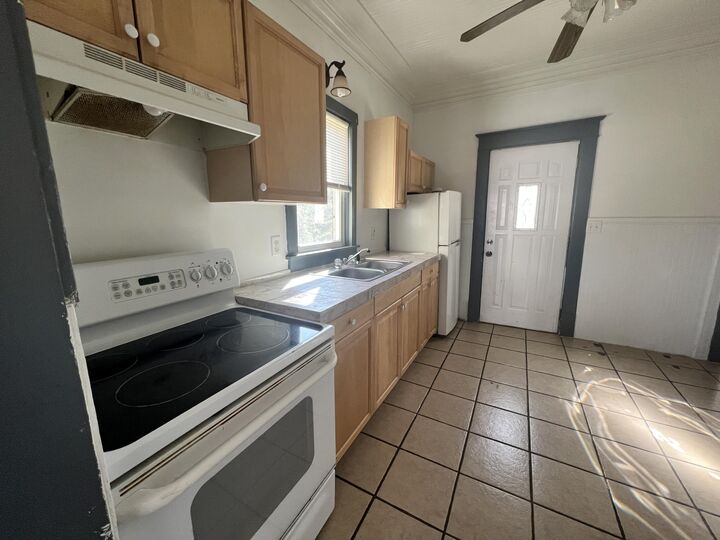 Property Photo:  1324 SE 11th Ave  SD 57401 