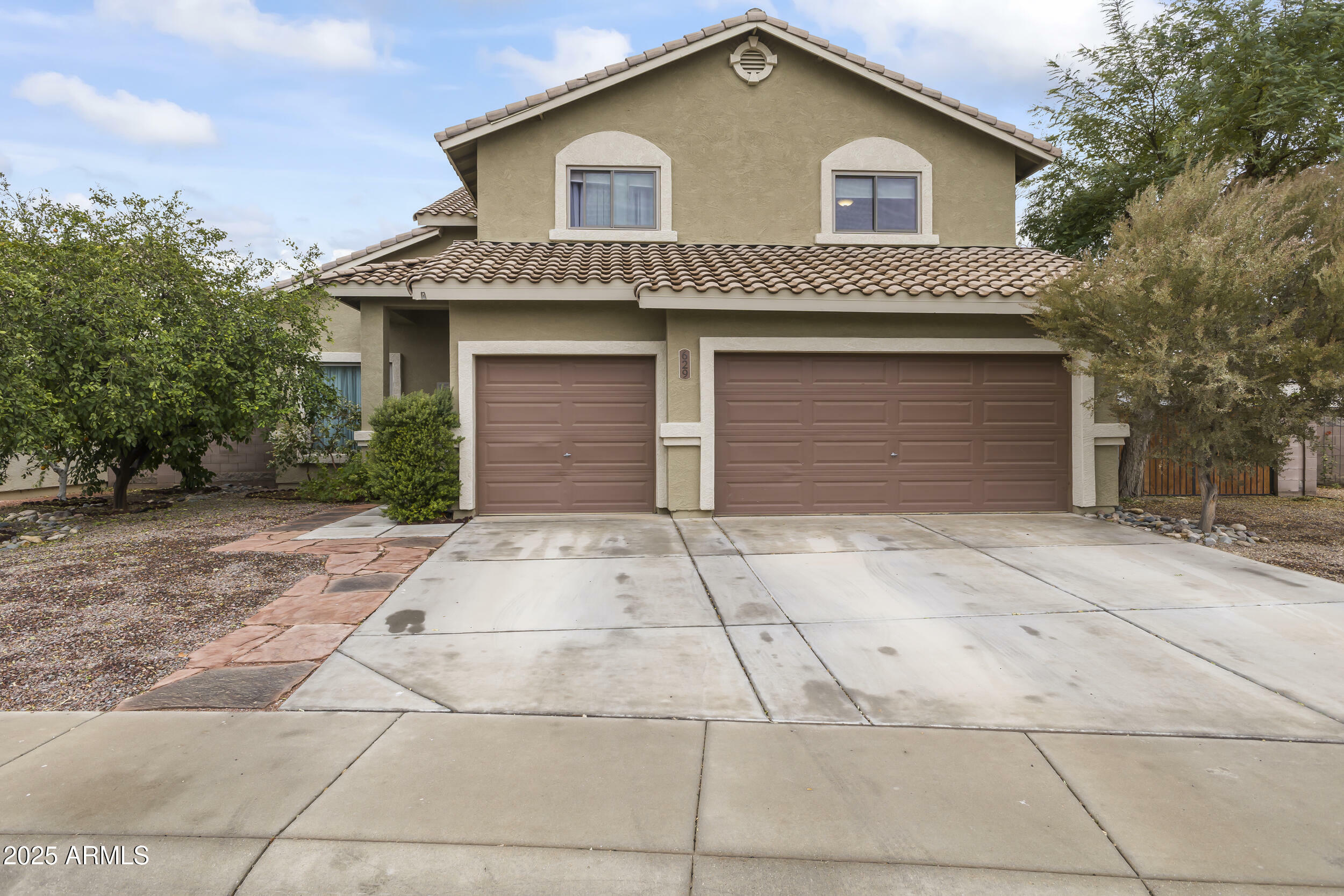 Property Photo: 629 E Palo Verde Street AZ 85122