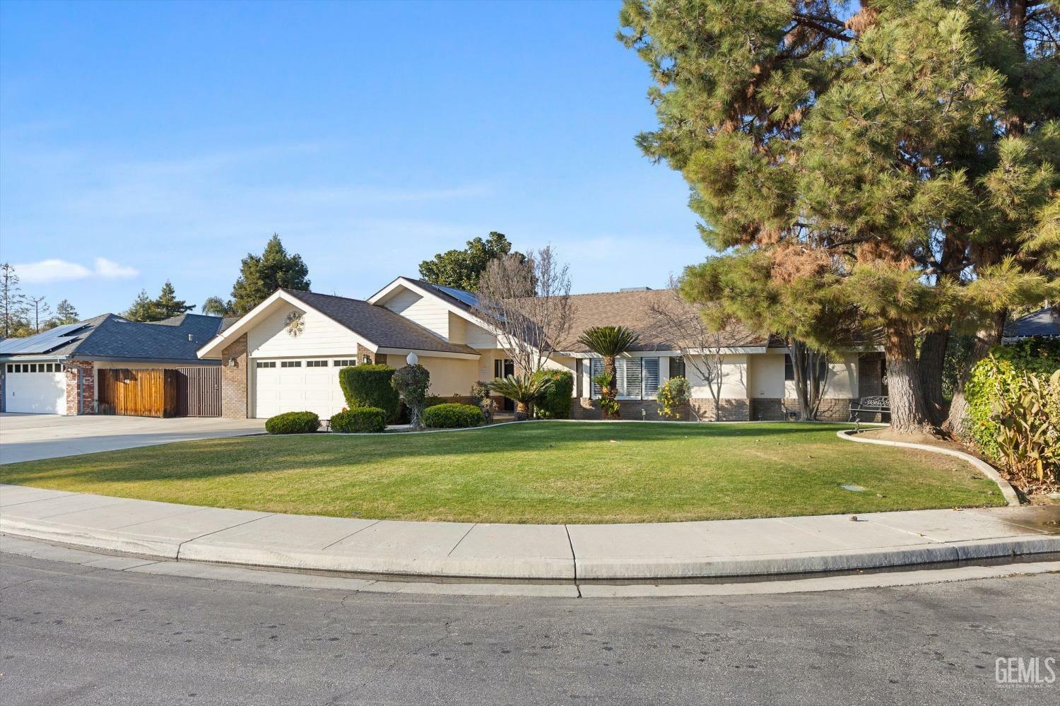 Property Photo:  6108 Olive Knolls Drive  CA 93308 