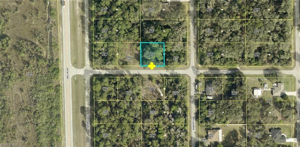 Property Photo: 2405 E 19th St FL 33972