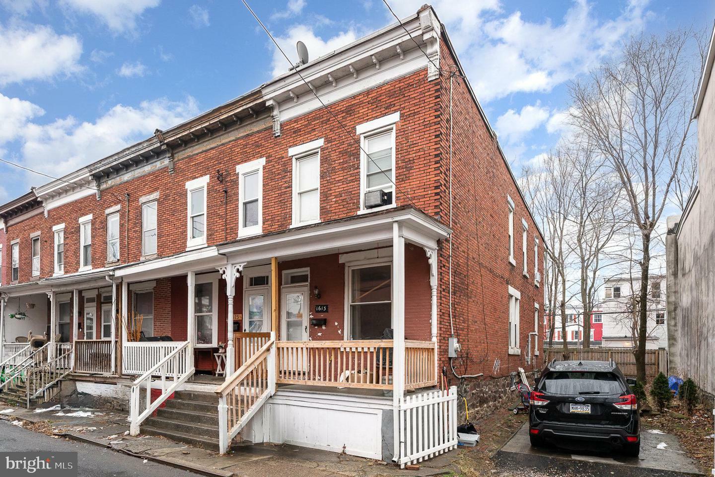 Property Photo:  1613 Carnation Street  PA 17103 