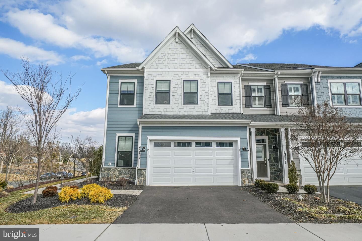 Property Photo: 43864 Castaway Cay Terrace VA 20176