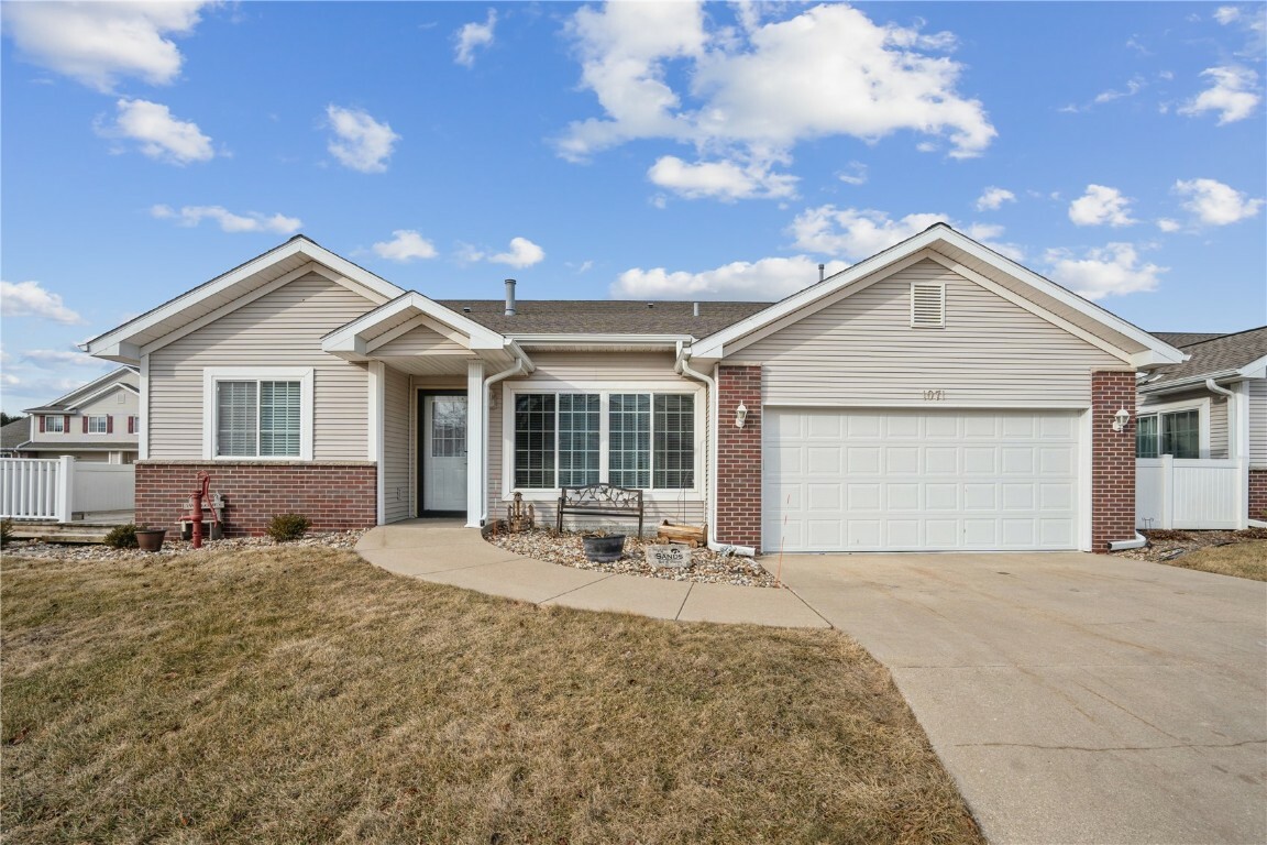 Property Photo:  1071 74th Street NE  IA 52402 