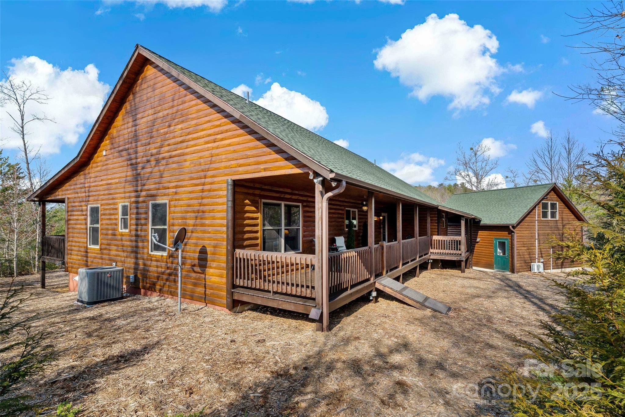 Property Photo: 62 N Bear Cliff Drive NC 28761