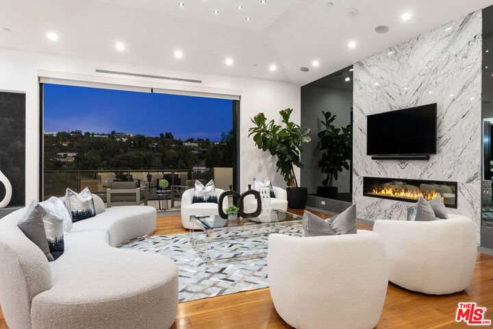 Property Photo:  2358 Kimridge  CA 90210 
