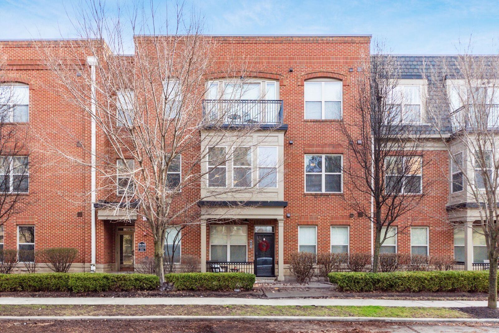 Property Photo:  960 Perry Street  OH 43215 