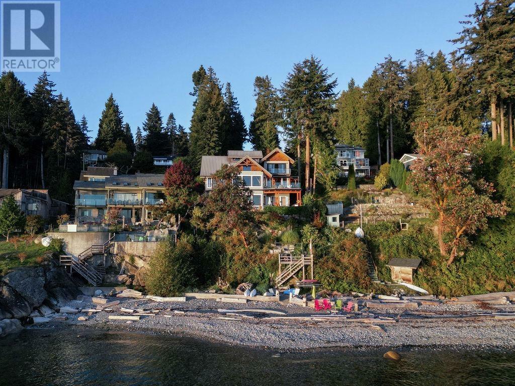 Photo de la propriété:  3387 Beach Avenue  BC V0N 2W2 