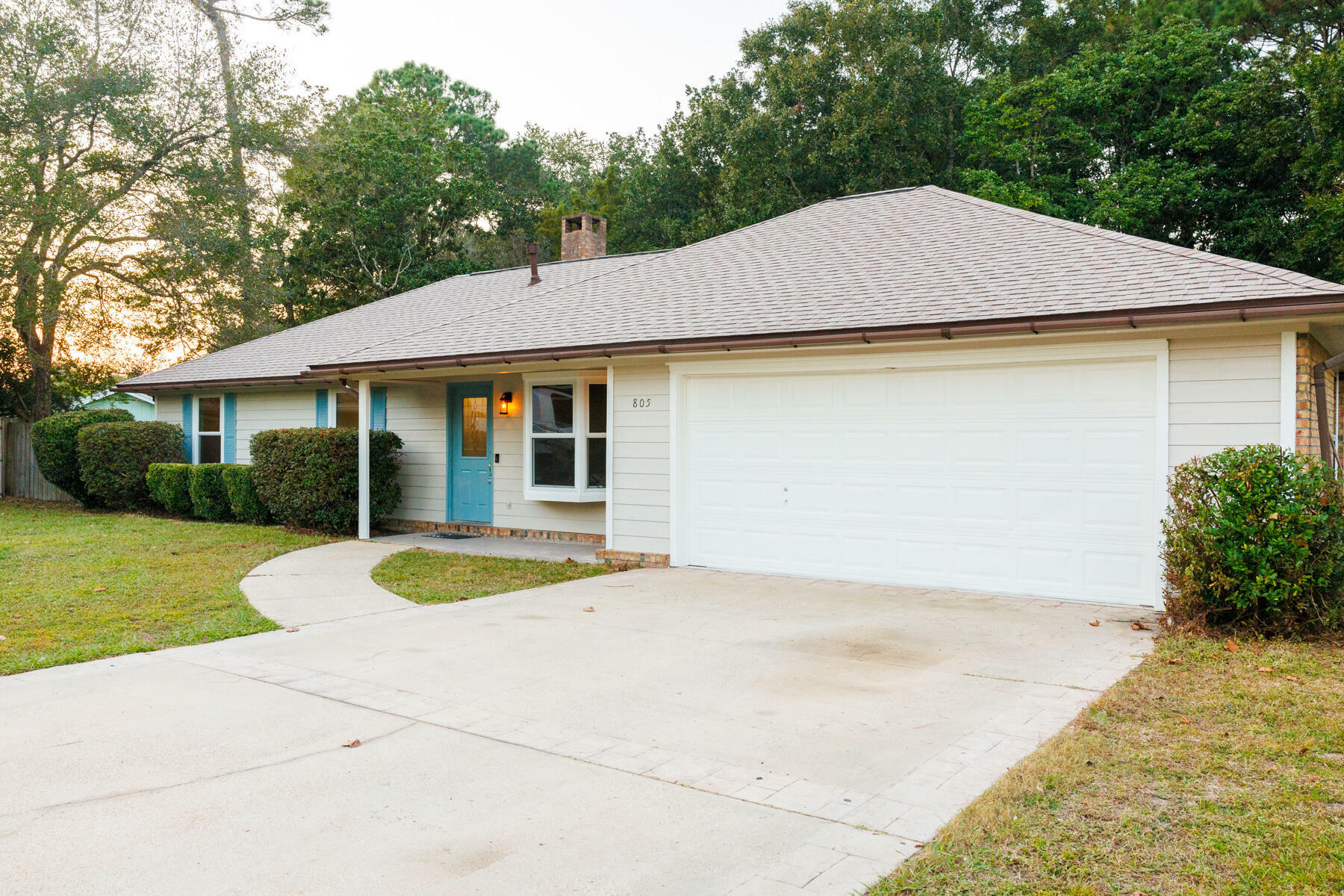 Property Photo:  805 Melissa Court Court  FL 32547 