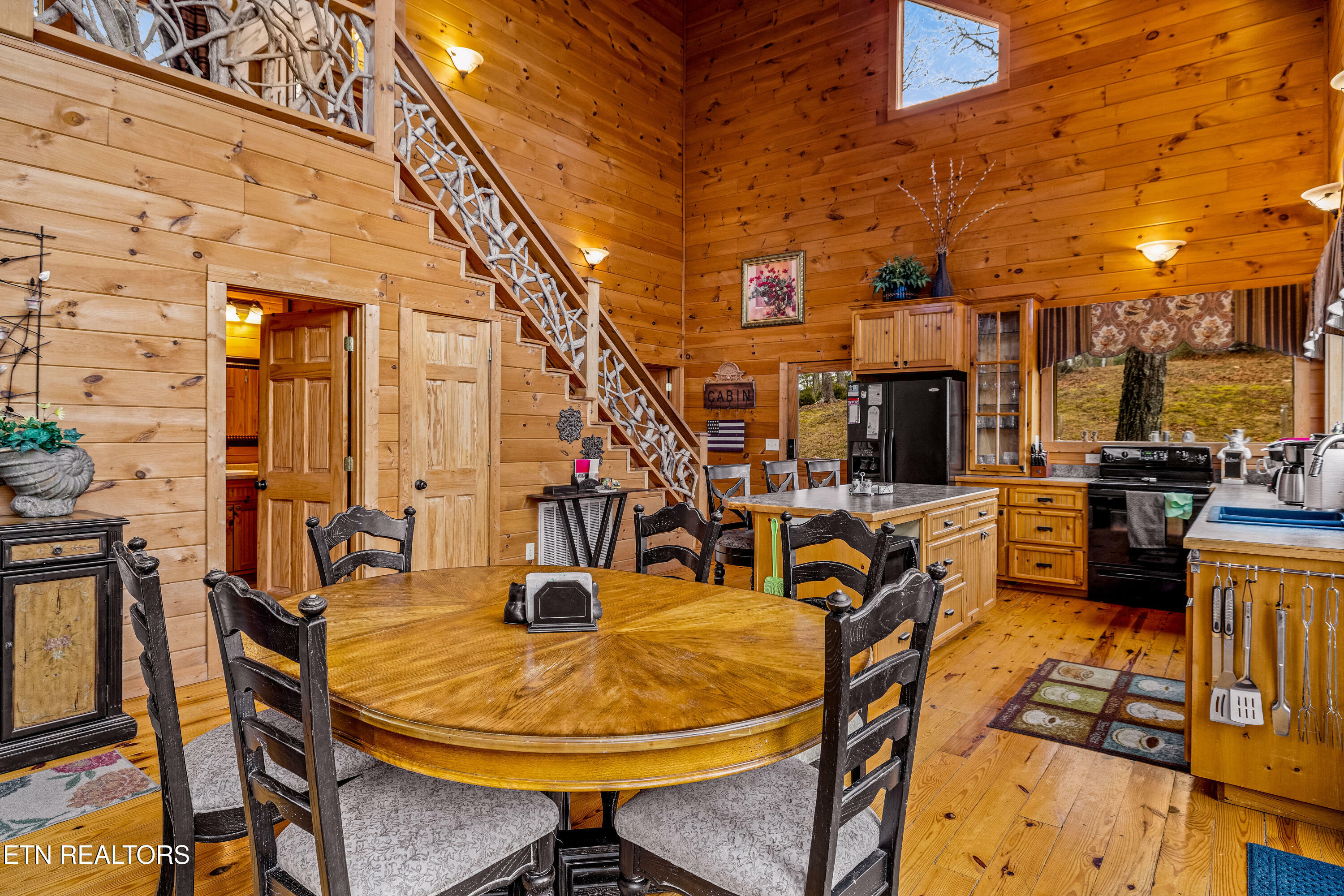Property Photo: 504 Twin Oak Mountain Lane TN 37882