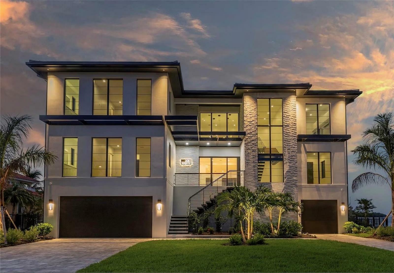 Property Photo: 2081 Michigan Avenue NE FL 33703