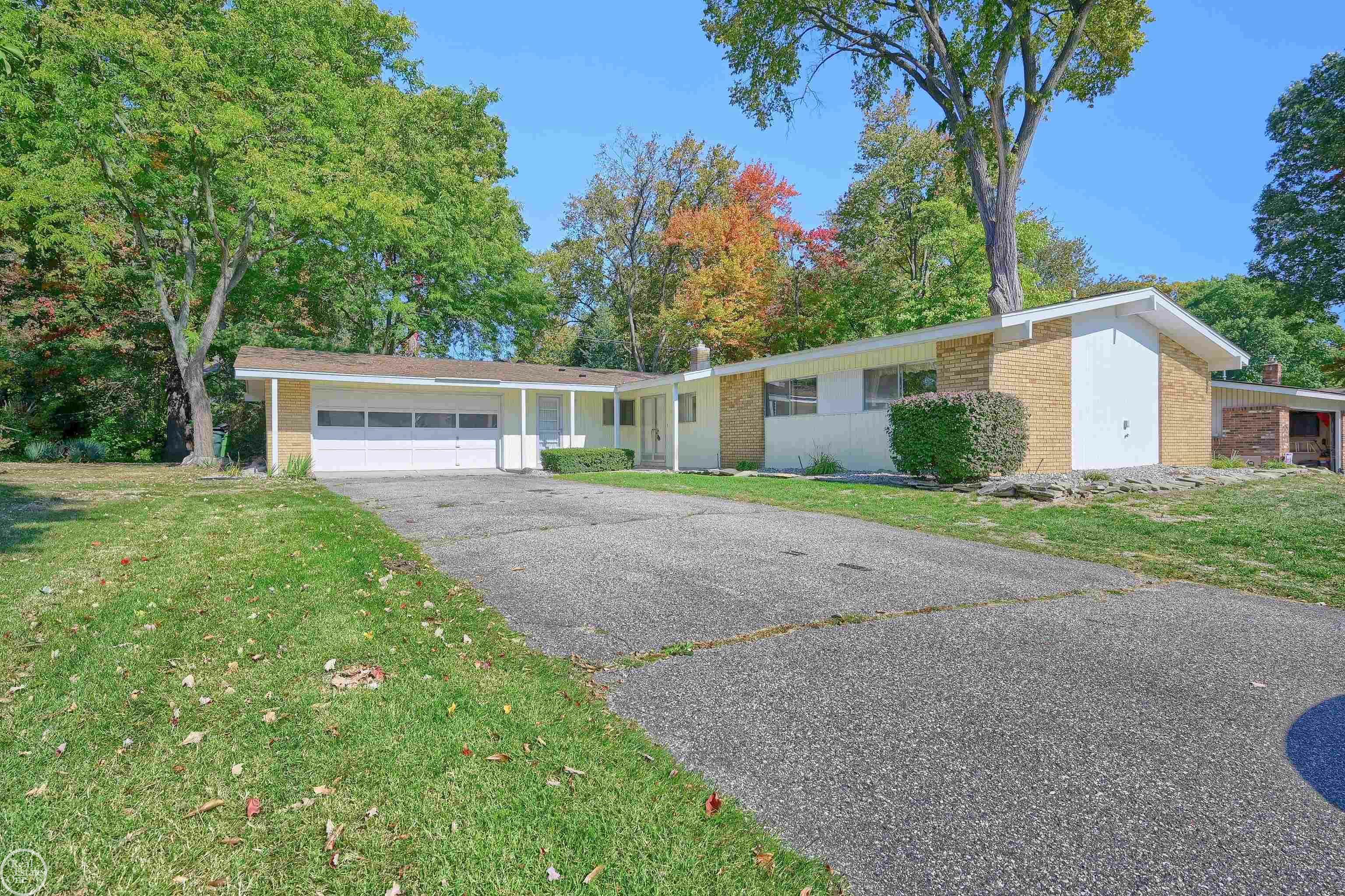 Property Photo:  8963 Devon Drive  MI 48317-1436 