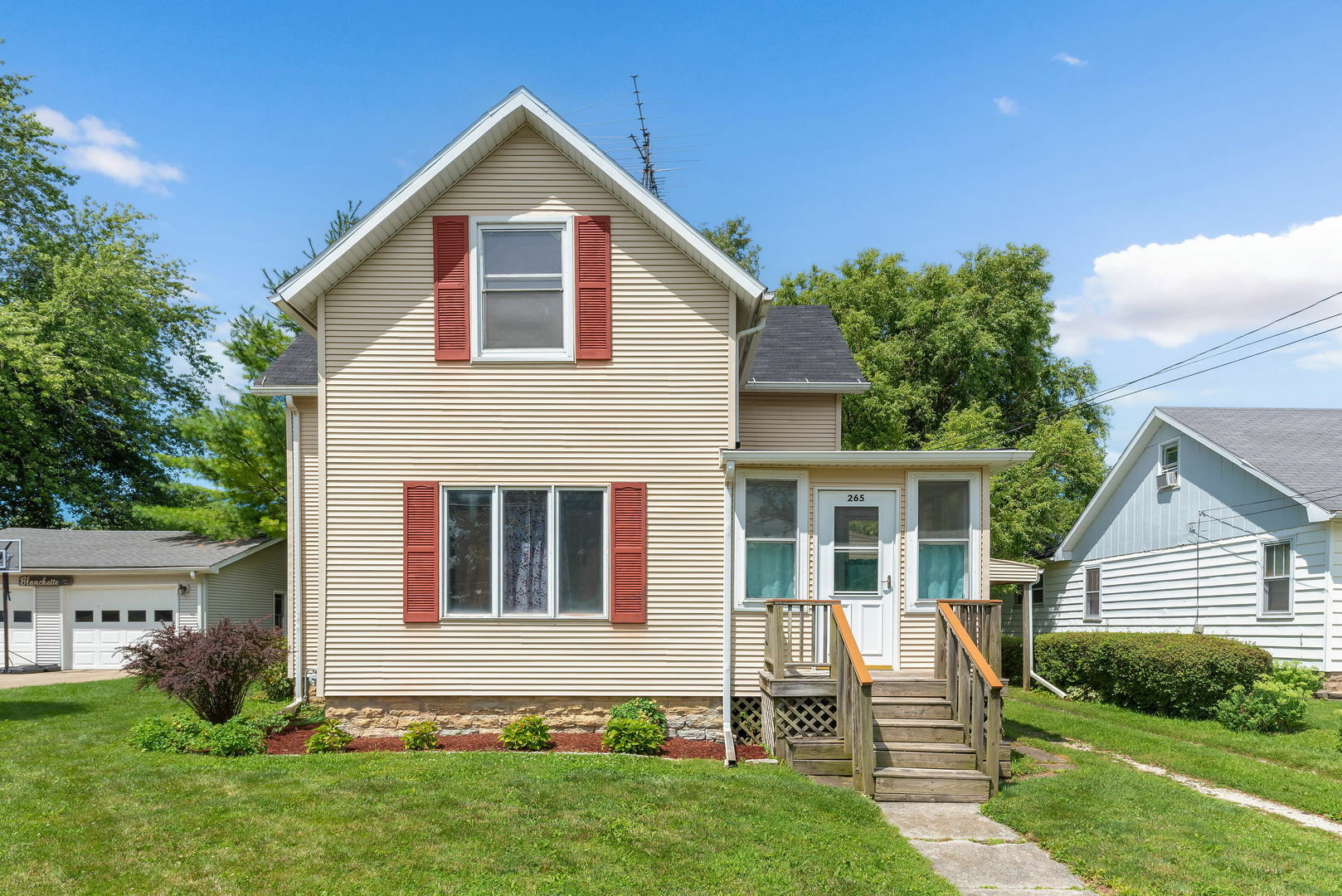 Property Photo:  265 W Guertin Street  IL 60964 