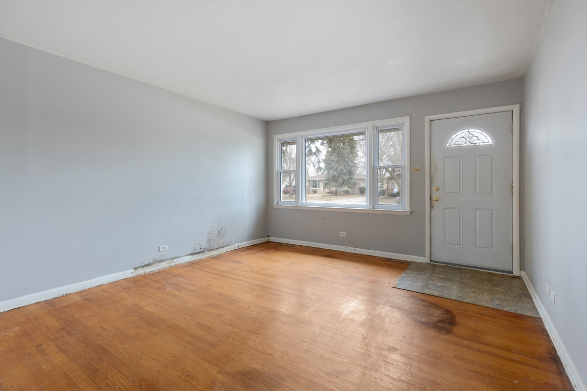 Property Photo:  6135 Birmingham Street  IL 60415 