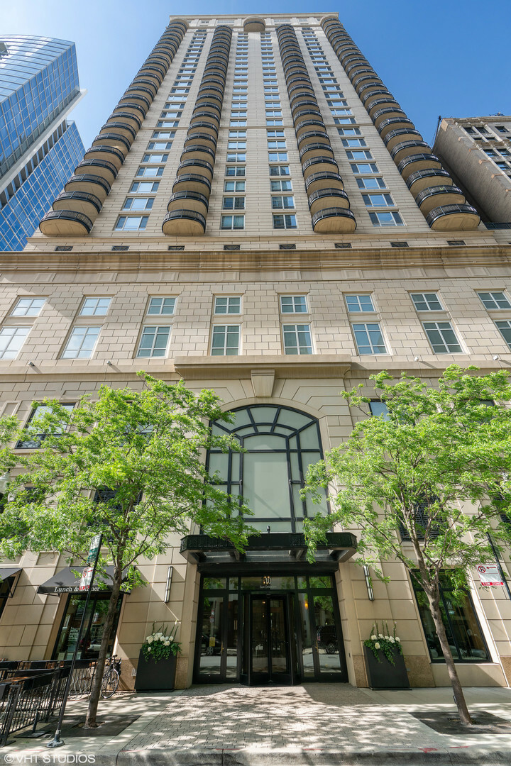 10 E Delaware Place 10C  Chicago IL 60611 photo