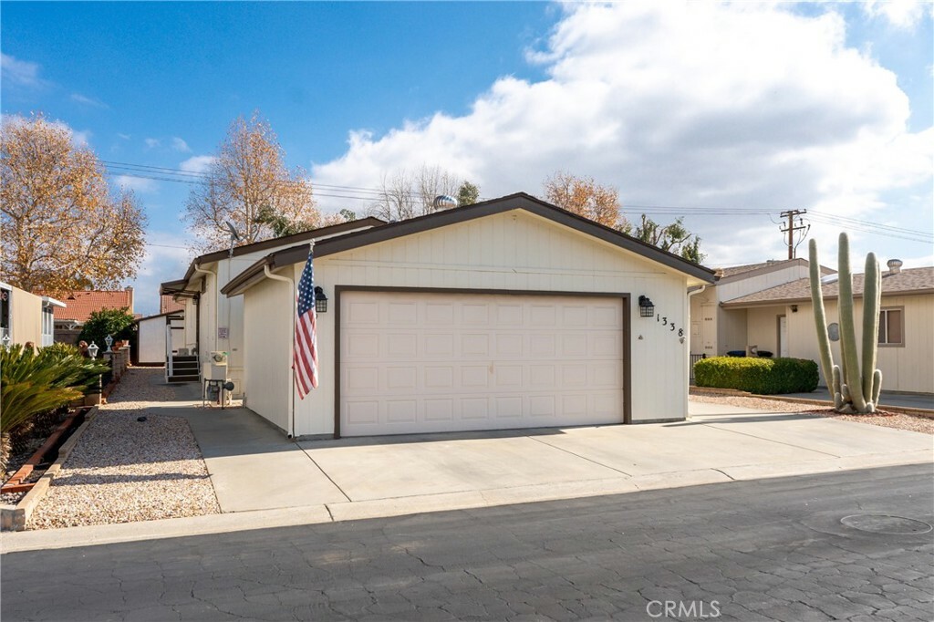 Property Photo:  1338 Bishop Drive  CA 92545 