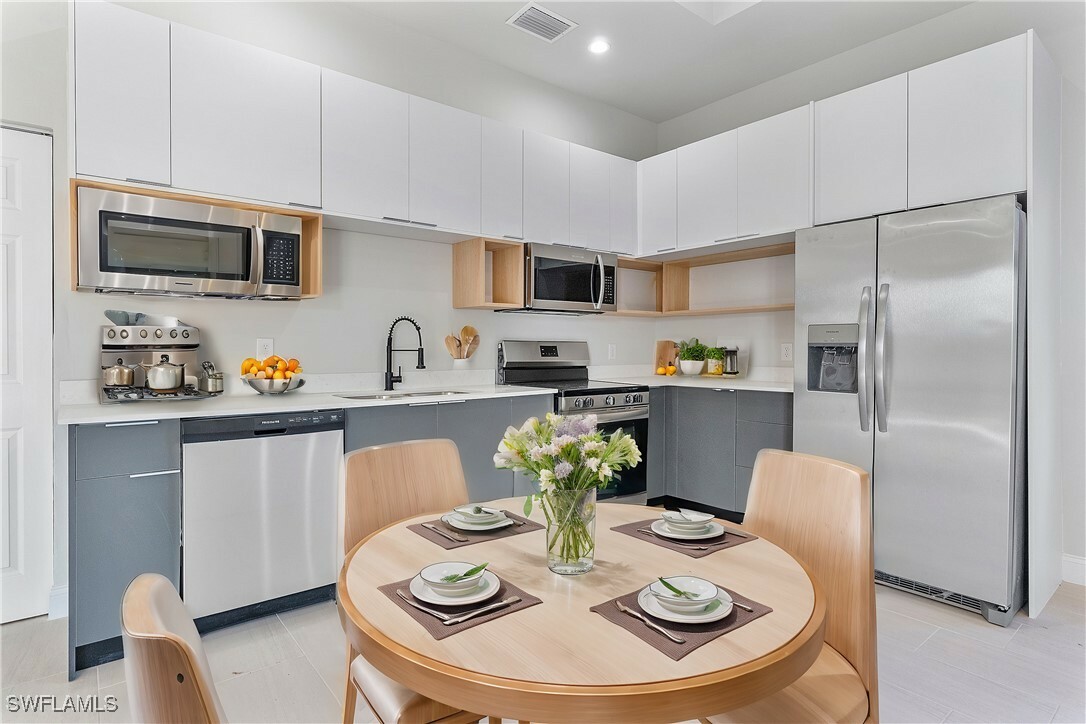 Property Photo: 4173 58 Avenue NE FL 34120