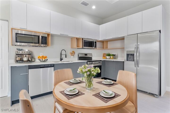 Property Photo: 4173 58 Avenue NE FL 34120