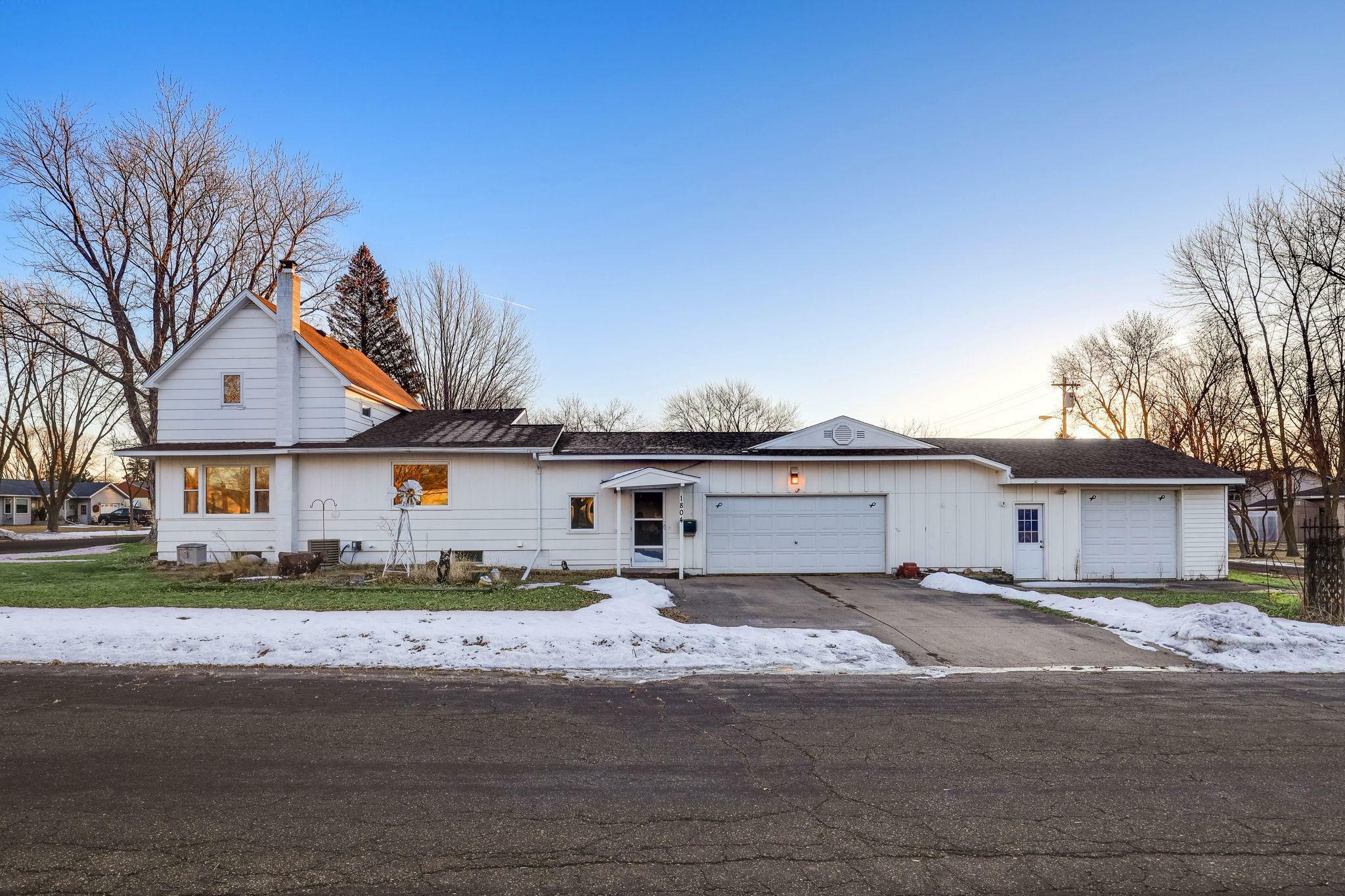 1804 15th Street E  Glencoe MN 55336 photo