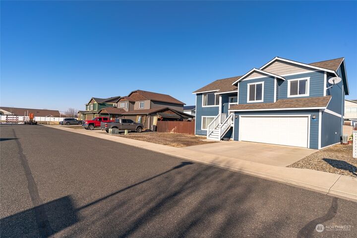 Property Photo: 1701 E Plumridge Avenue WA 98926