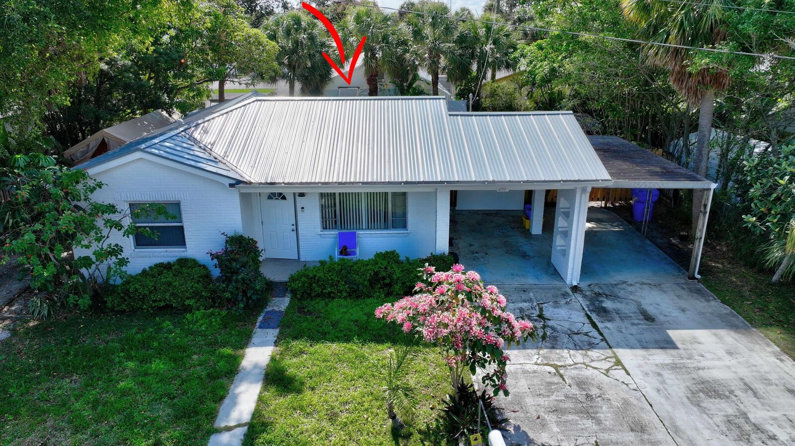 Property Photo: 201 E 28th Street FL 33404