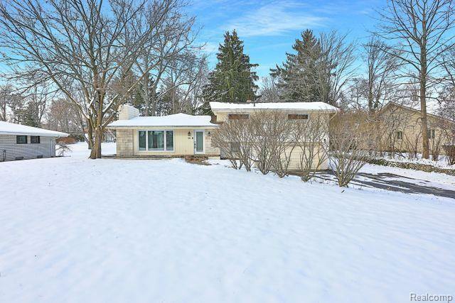 Property Photo:  146 W Hickory Grove Road  MI 48304 