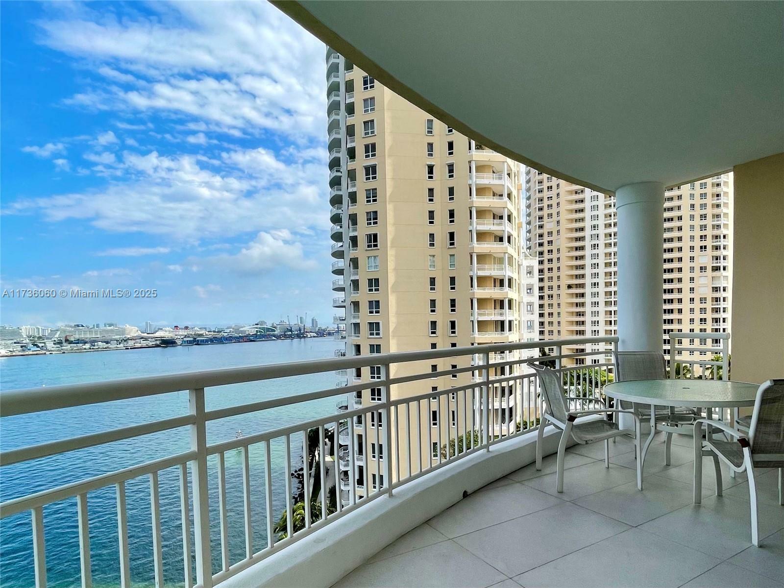 Property Photo:  888 Brickell Key Dr 1112  FL 33131 