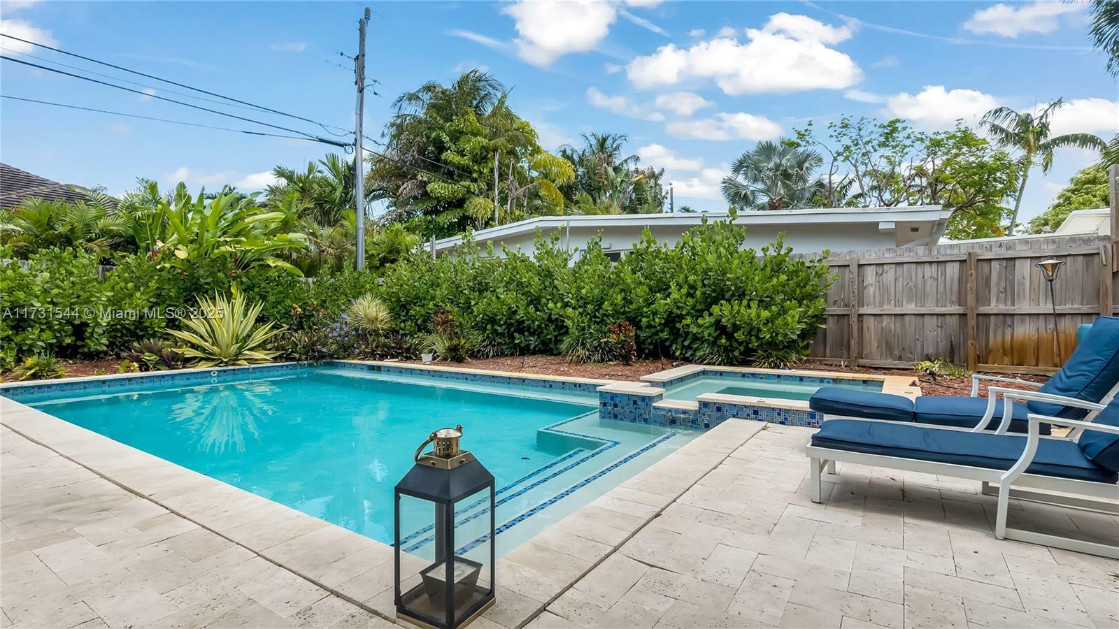 Property Photo:  1621 N Victoria Park Rd  FL 33305 