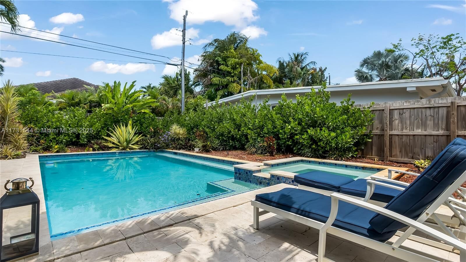 Property Photo:  1621 N Victoria Park Rd  FL 33305 