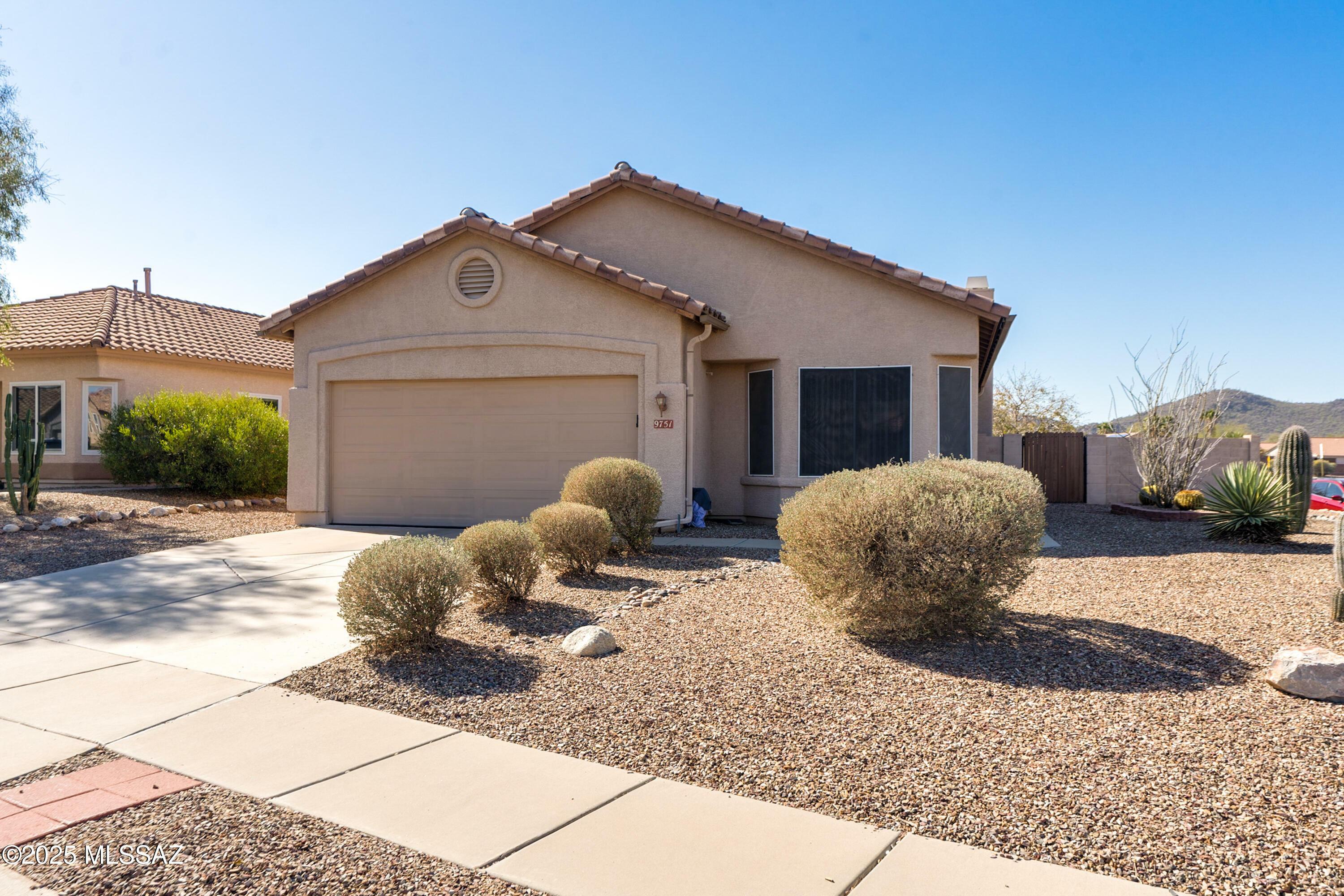 Property Photo:  9751 N Long Creek Drive  AZ 85743 