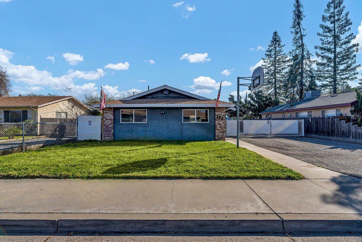 276 N Cottage Street  Porterville CA 93257 photo