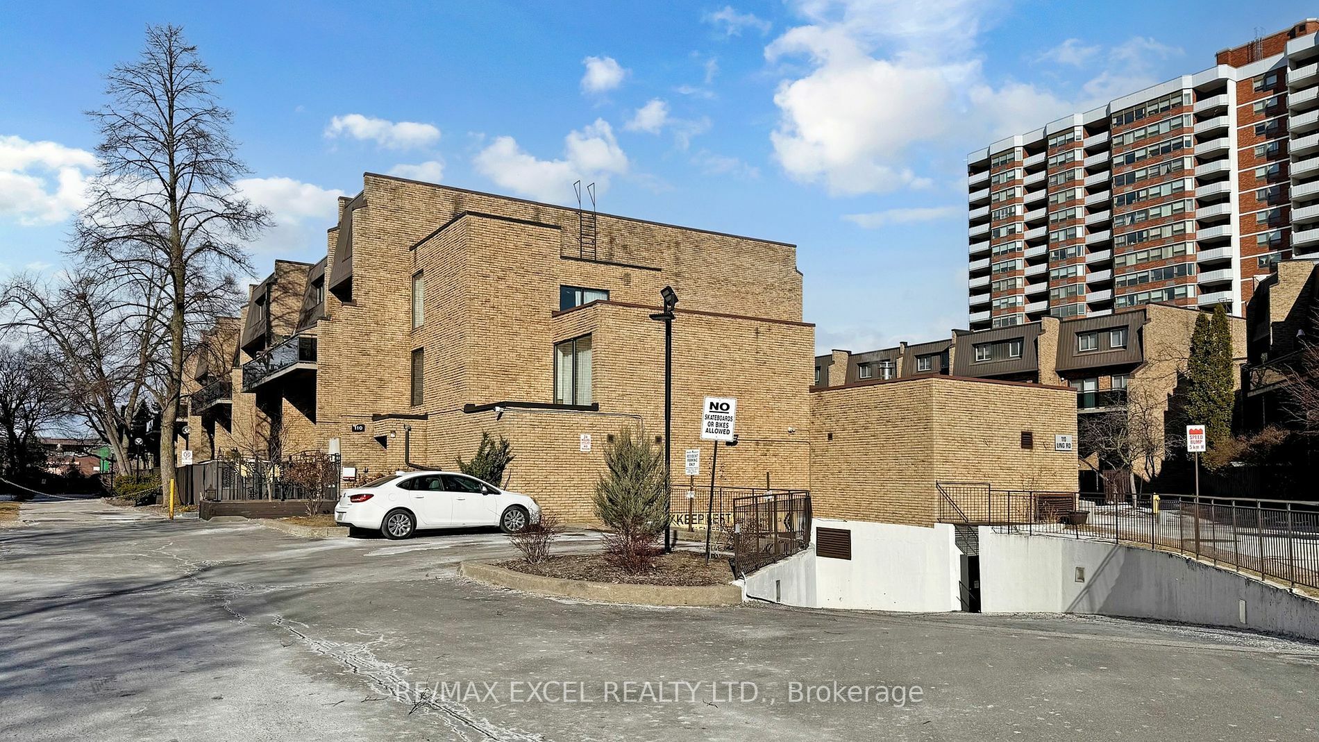 Property Photo:  110 Ling Rd E 17  ON M1E 4V9 