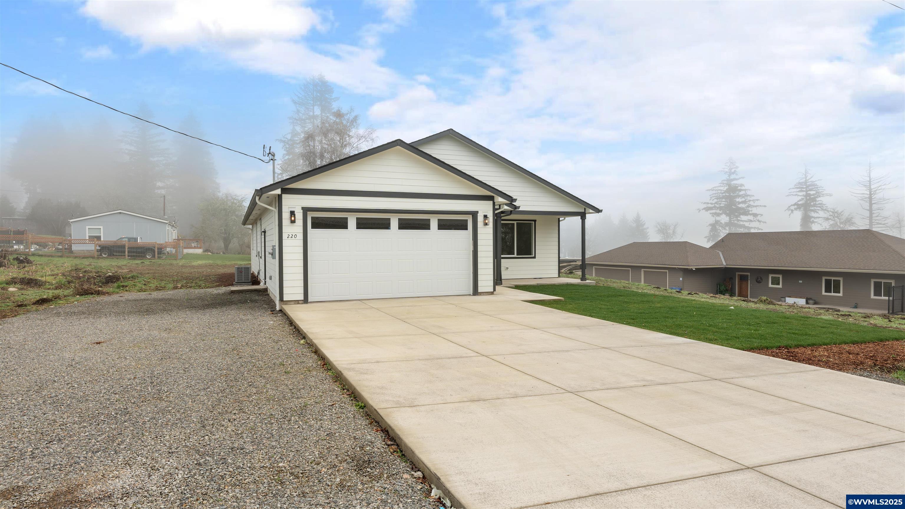Property Photo:  220 NE 7th Av  OR 97360 