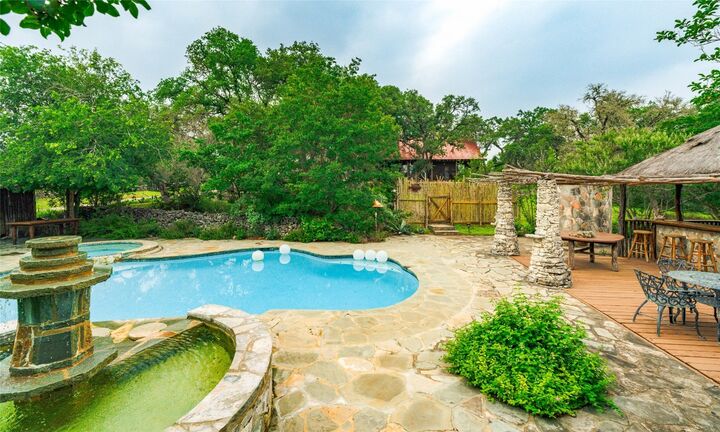 Property Photo: 1218 Oakwood Loop TX 78666
