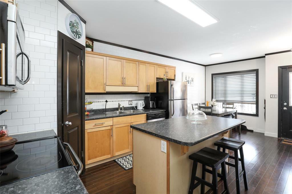 Property Photo:  35 Lilac Place  MB R0A 1E0 