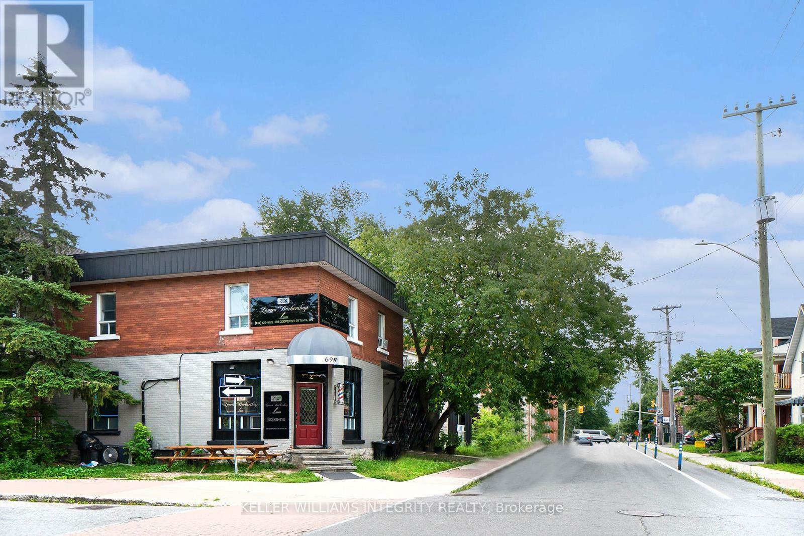 Photo de la propriété:  698 Cooper Street  ON K1R 6C6 