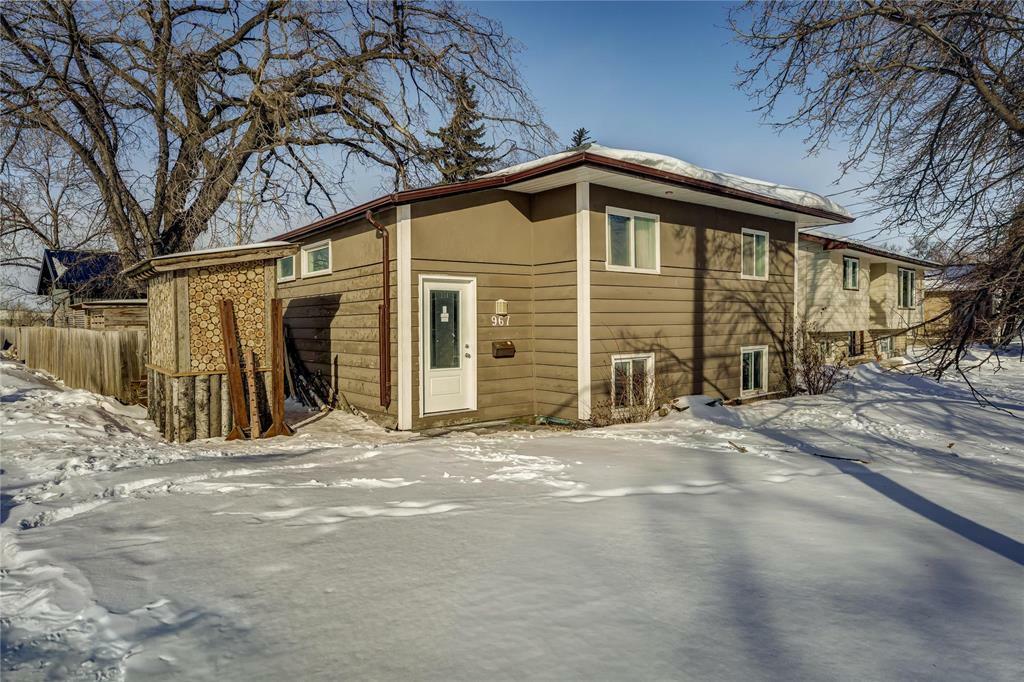 Property Photo:  967 Lemay Avenue  MB R2V 1E7 