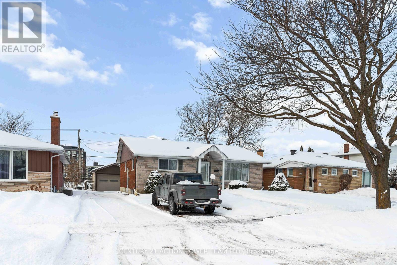 Property Photo:  736 Claude Street B  ON K1K 2S2 